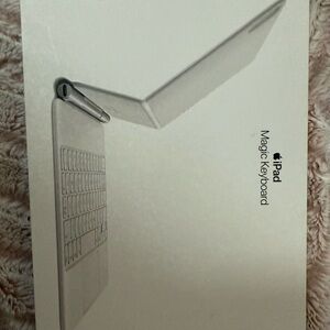 Apple iPad Magic Keyboard - Sleek White